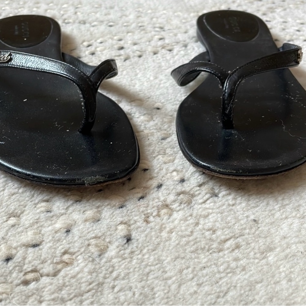 Gucci Black and Silver Sandals with Minimalist Design - Picture 3 of 6